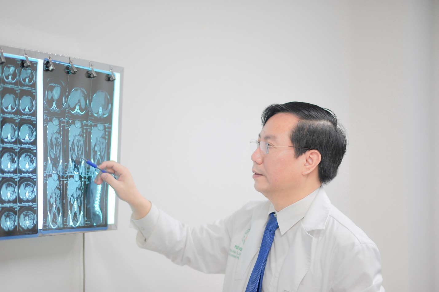Phó giáo sư Tiến sĩ Nguyễn Anh Tuấn giúp hàng nghìn người thoát khỏi ám ảnh của béo phì - Ảnh 1.