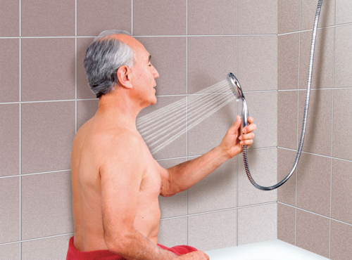 Mấy ngày tắm một lần khi trời lạnh? Câu trả lời cực hữu ích, đặc biệt người già cần lưu tâm 5 ĐIỀU này - Ảnh 2.