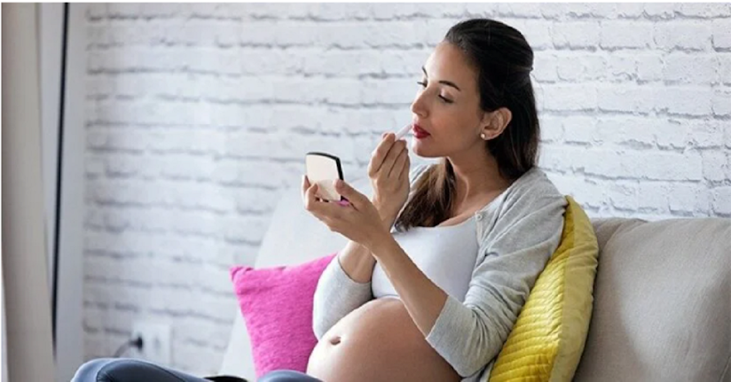 Liệu mẹ bầu có được dùng son môi? - Ảnh 1.