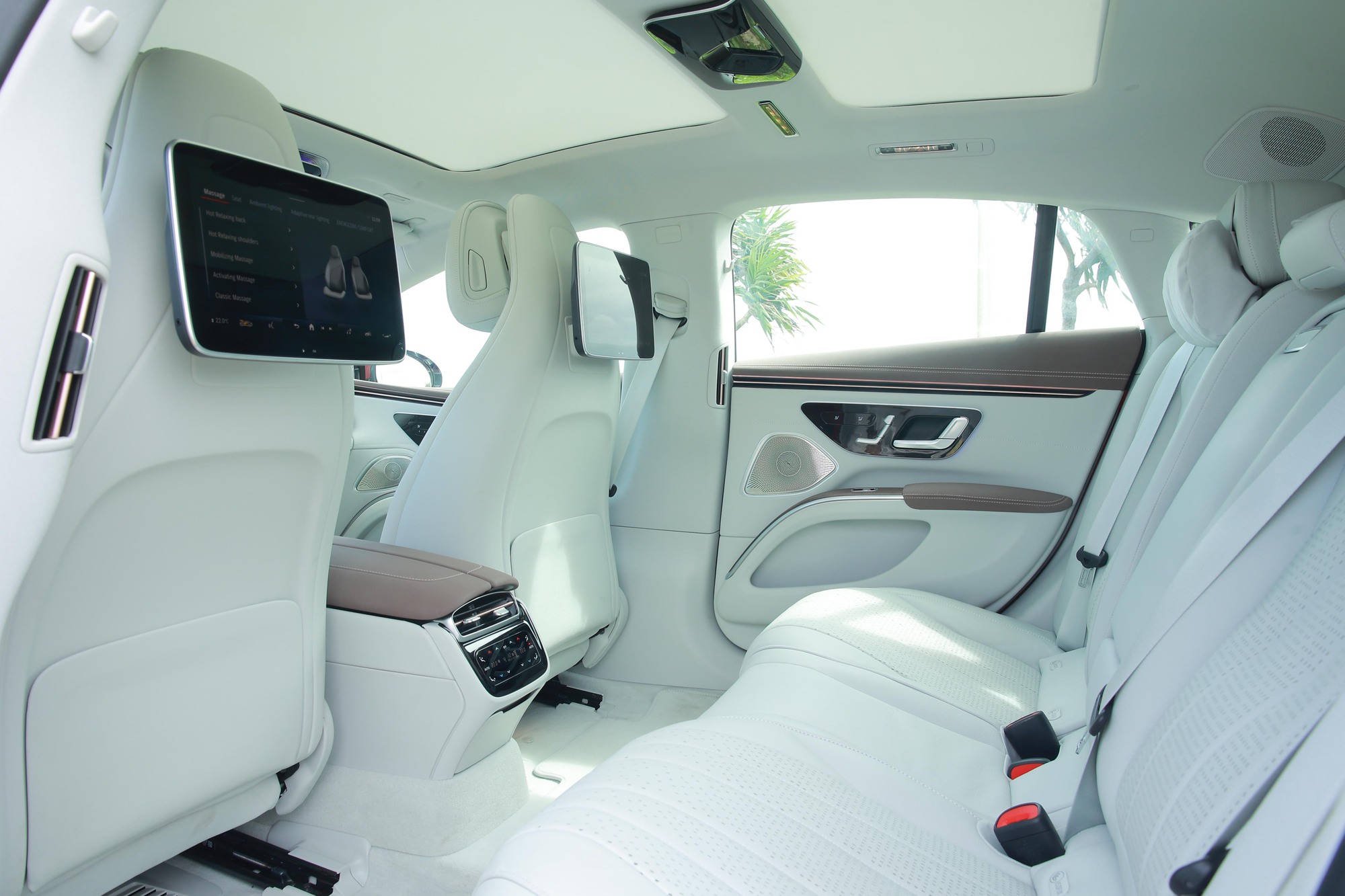 Mercedes-Benz EQS - Cái tên đáng gờm trong hạng mục Xe dẫn đầu xu hướng tại BCA 2023 - Ảnh 3. Mercedes-Benz EQS - Cái tên đáng gờm trong hạng mục Xe dẫn đầu xu hướng tại BCA 2023 - Ảnh 3.
