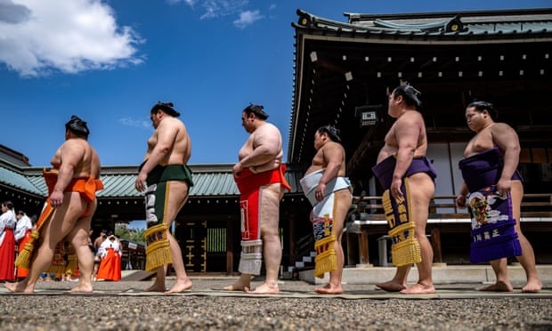 Đoàn sumo rầm rộ lên máy bay khiến hãng không "toát mồ hôi hột", phải điều chuyên cơ "san sẻ gánh nặng" vào phút chót - Ảnh 2. Đoàn sumo rầm rộ lên máy bay khiến hãng không "toát mồ hôi hột", phải điều chuyên cơ "san sẻ gánh nặng" vào phút chót - Ảnh 2.