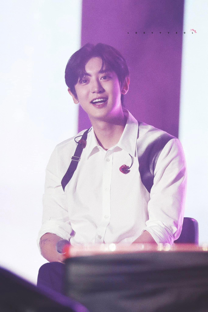 Chanyeol (EXO) visual phát sáng, bày tỏ &quot;Anh nhớ em nhiều&quot; khiến fan Việt ôm tim! - Ảnh 2.