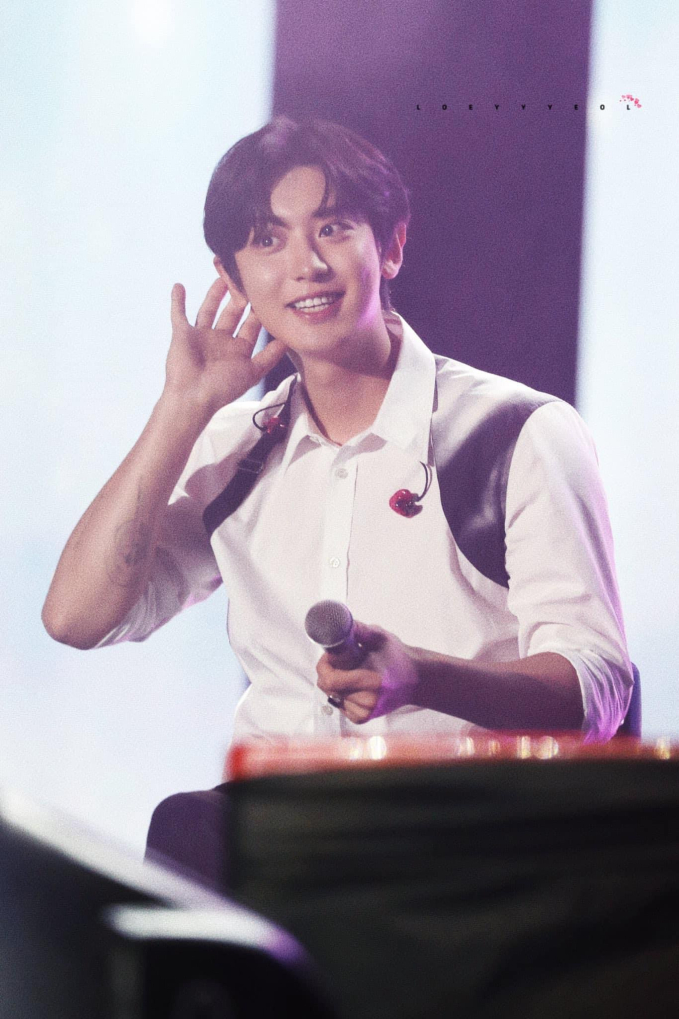 Chanyeol (EXO) visual phát sáng, bày tỏ &quot;Anh nhớ em nhiều&quot; khiến fan Việt ôm tim! - Ảnh 1.