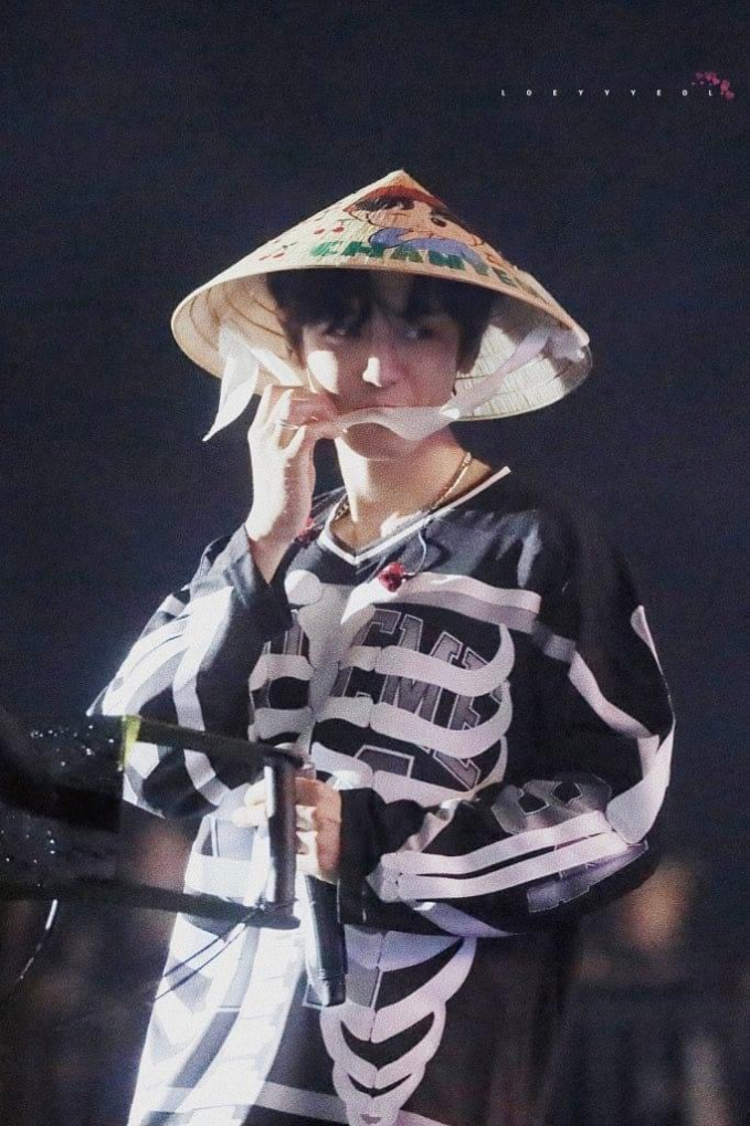 Chanyeol (EXO) visual phát sáng, bày tỏ &quot;Anh nhớ em nhiều&quot; khiến fan Việt ôm tim! - Ảnh 8.