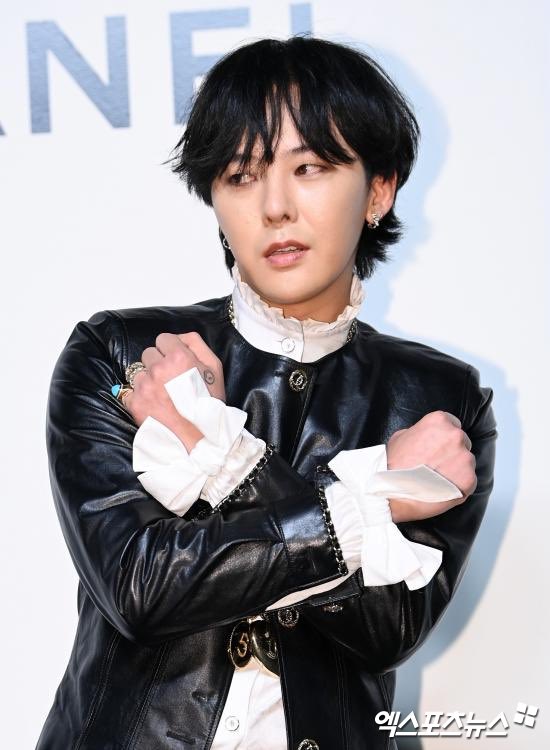 Xôn xao loạt clip G-Dragon bị tố có những biểu hiện không bình thường giữa tâm bão scandal dùng ma túy - Ảnh 1.