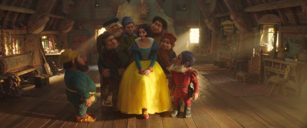Bạch Tuyết nhà Disney lộ tạo hình chính thức đầu tiên, liệu có kém sắc như hậu trường trước đó? - Ảnh 2.