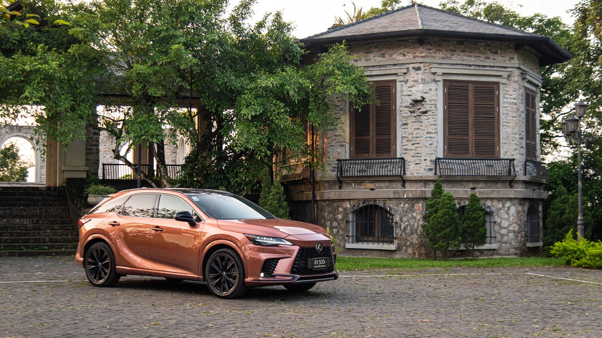 Lexus RX có cơ hội trở thành xe sang tiêu biểu cho gia đình tại BCA 2023 - Ảnh 1. Lexus RX có cơ hội trở thành xe sang tiêu biểu cho gia đình tại BCA 2023 - Ảnh 1.
