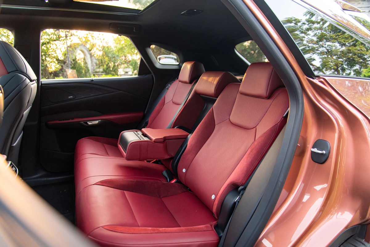 Lexus RX có cơ hội trở thành xe sang tiêu biểu cho gia đình tại BCA 2023 - Ảnh 4. Lexus RX có cơ hội trở thành xe sang tiêu biểu cho gia đình tại BCA 2023 - Ảnh 4.