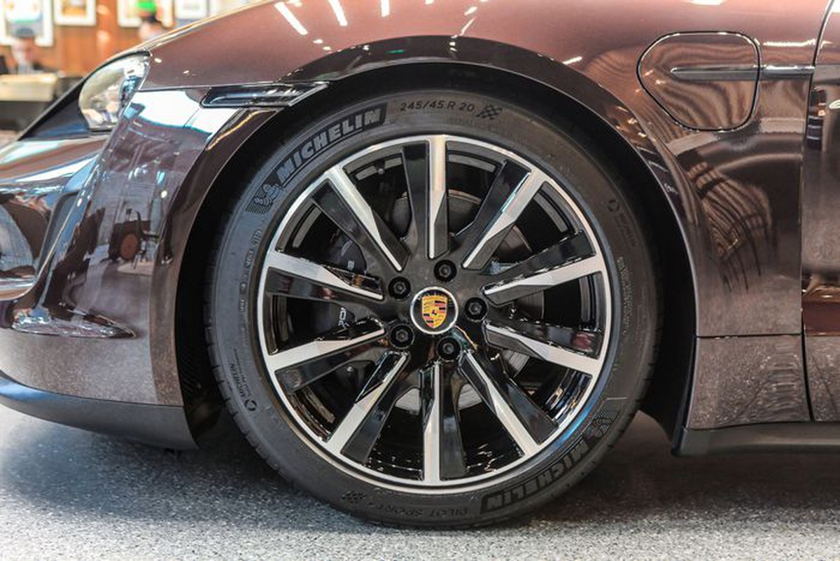 Porsche Taycan dẫn đầu hạng mục "Cảm giác lái ấn tượng xe sang" - Ảnh 6. Porsche Taycan dẫn đầu hạng mục "Cảm giác lái ấn tượng xe sang" - Ảnh 6.