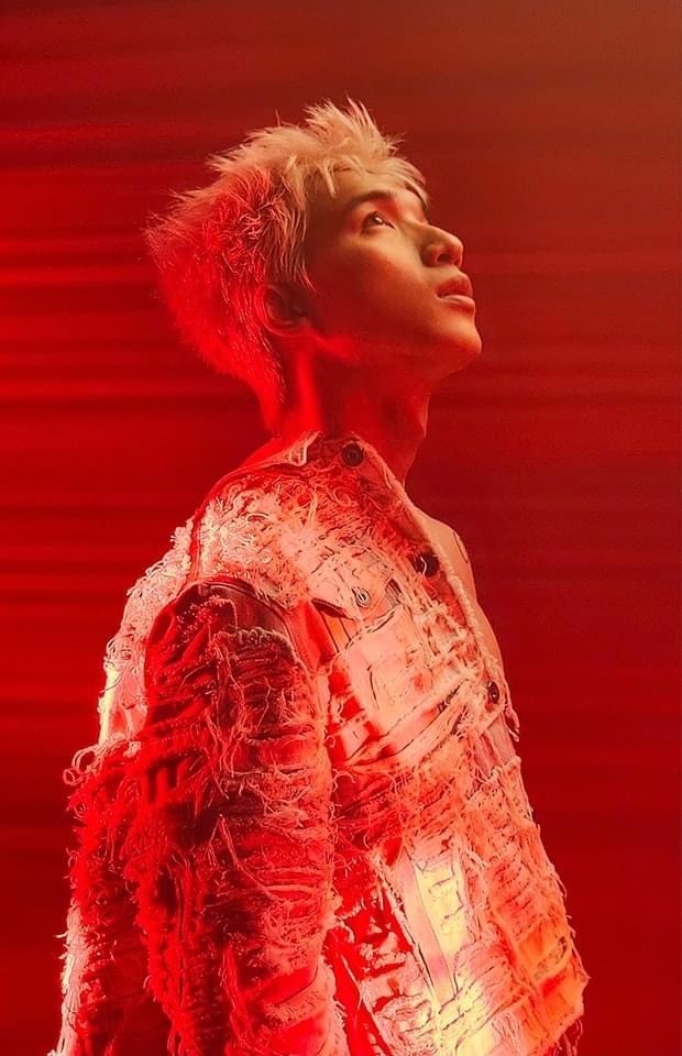 HIEUTHUHAI cởi áo khoe body khiến hội chị em “phát sốt”, thẳng thắn “diss&quot; cả Rap Việt trong MV mới  - Ảnh 2.