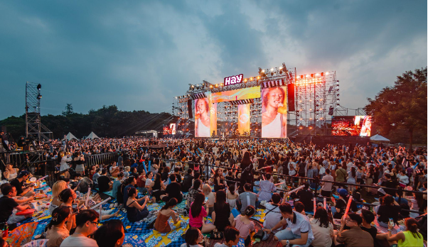 Những điểm nhấn khó quên của HAY FEST 2023: Khán giả “quẩy” 12 giờ đồng hồ, 120 màn trình diễn gói trong một từ “ĐÃ!” - Ảnh 1.
