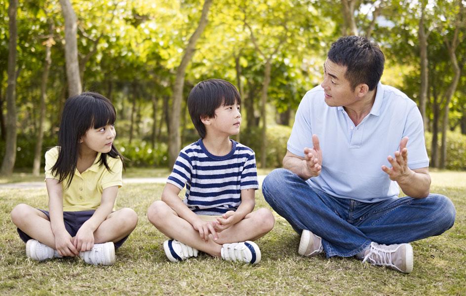 ‘Nhà mình nghèo, không có tiền đâu’: Giáo dục con theo kiểu ‘than nghèo kể khổ’ sẽ khiến trẻ tự ti, cực kỳ nguy hiểm! - Ảnh 3. ‘Nhà mình nghèo, không có tiền đâu’: Giáo dục con theo kiểu ‘than nghèo kể khổ’ sẽ khiến trẻ tự ti, cực kỳ nguy hiểm! - Ảnh 3.