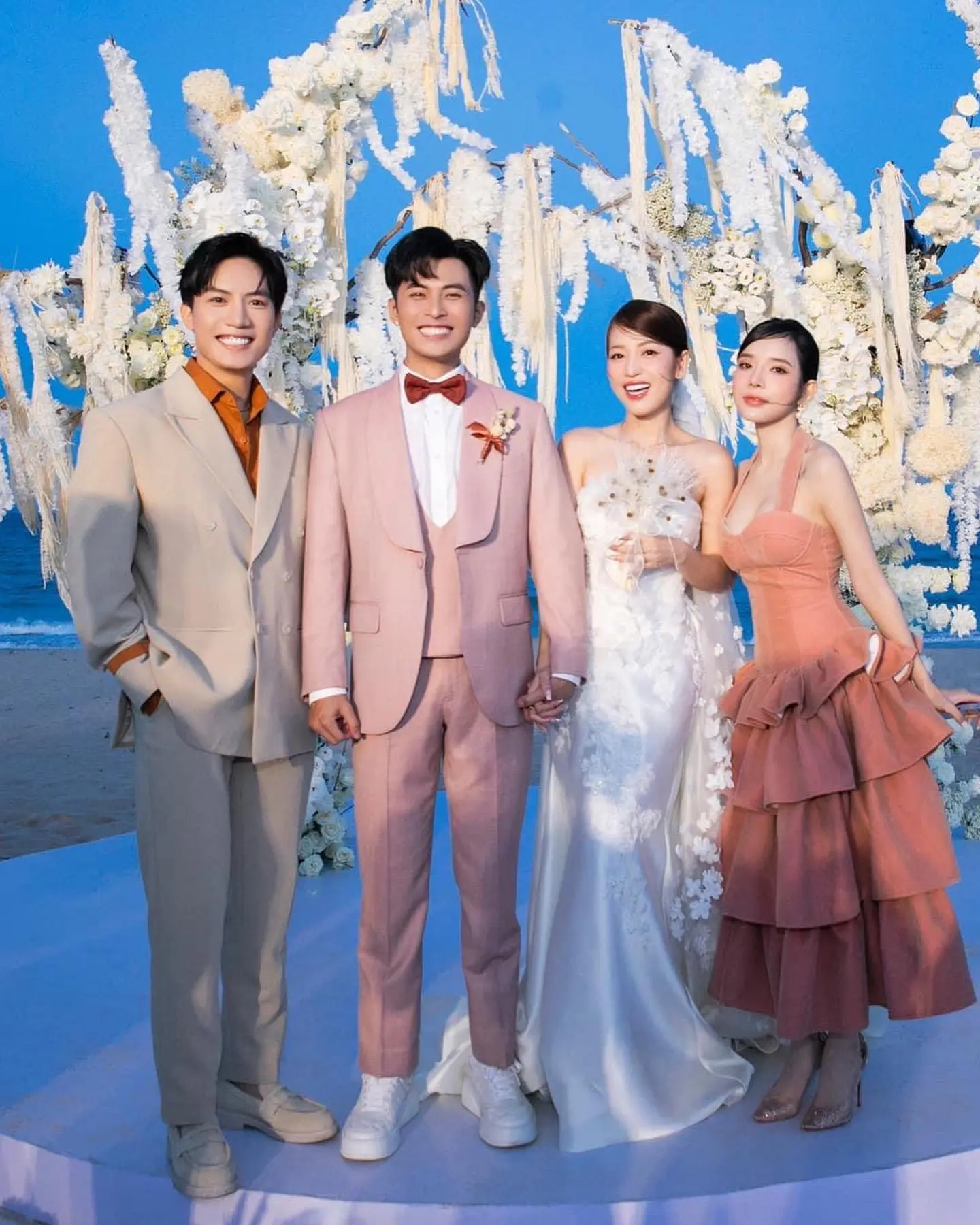 Học sao Việt cách chọn đồ local brand rẻ đẹp đi dự đám cưới- Ảnh 14. Học sao Việt cách chọn đồ local brand rẻ đẹp đi dự đám cưới- Ảnh 14.