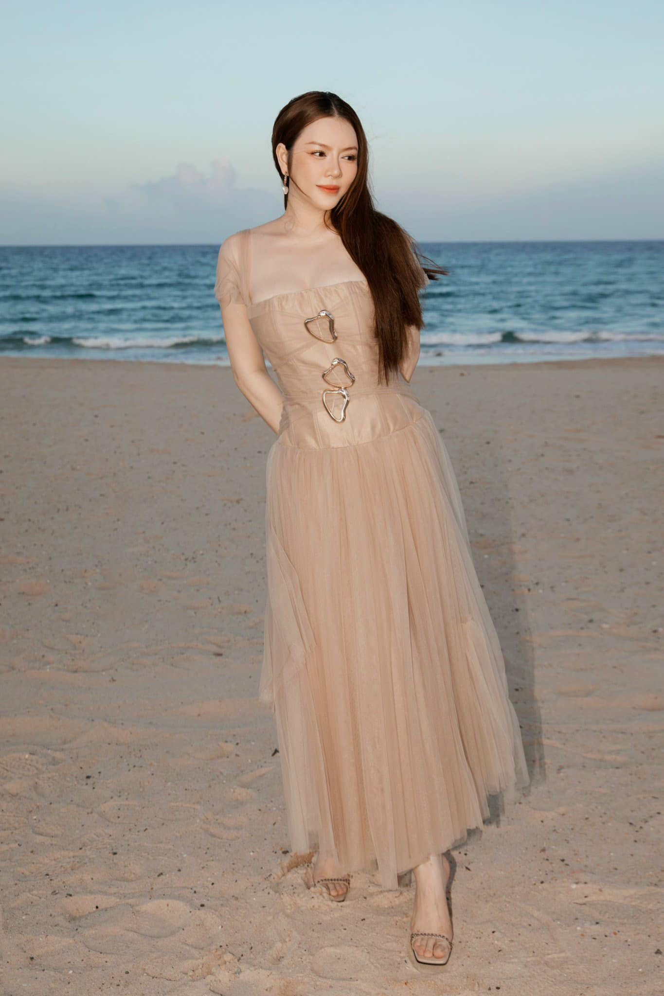 Học sao Việt cách chọn đồ local brand rẻ đẹp đi dự đám cưới- Ảnh 5. Học sao Việt cách chọn đồ local brand rẻ đẹp đi dự đám cưới- Ảnh 5.