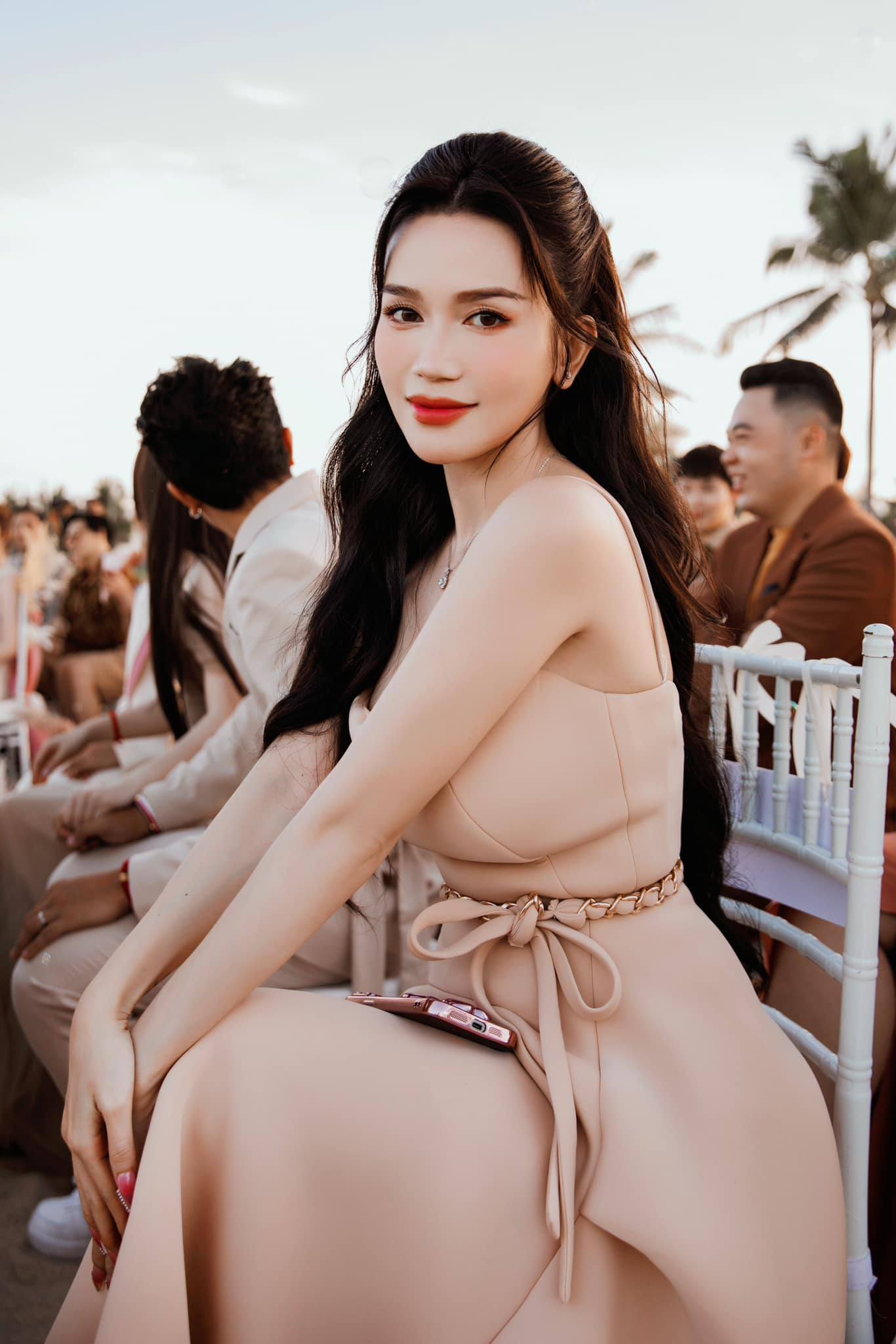 Học sao Việt cách chọn đồ local brand rẻ đẹp đi dự đám cưới- Ảnh 8. Học sao Việt cách chọn đồ local brand rẻ đẹp đi dự đám cưới- Ảnh 8.