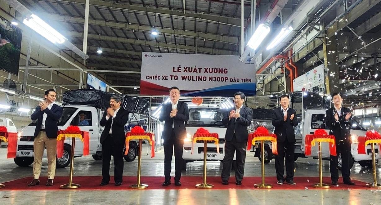 Ra mắt xe tải nhẹ máy xăng TQ Wuling N300p: Giá từ 209 triệu đồng, động cơ công nghệ GM, tiêu chuẩn Euro 5  - Ảnh 1.