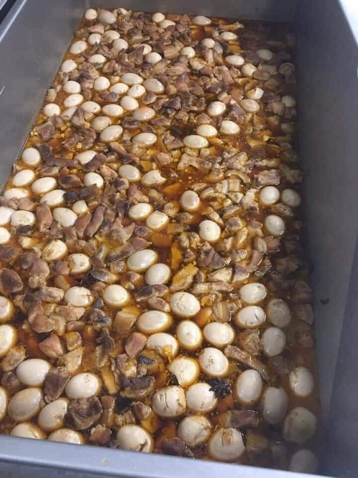 Nhanh nhảu giúp mẹ người yêu bóc trứng để làm món thịt kho trứng, cô gái "nghẹn lời" vì kết quả của chính mình- Ảnh 2. Nhanh nhảu giúp mẹ người yêu bóc trứng để làm món thịt kho trứng, cô gái "nghẹn lời" vì kết quả của chính mình- Ảnh 2.