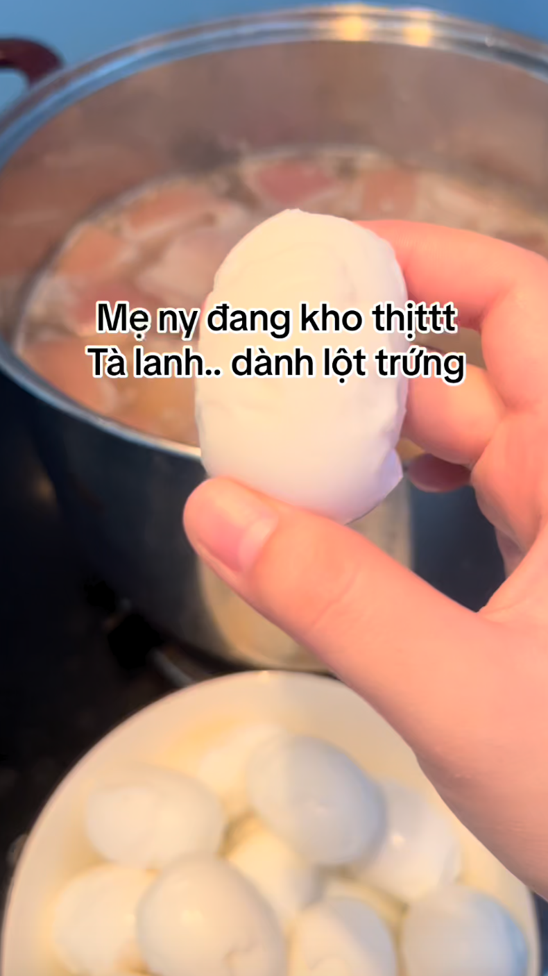 Nhanh nhảu giúp mẹ người yêu bóc trứng để làm món thịt kho trứng, cô gái "nghẹn lời" vì kết quả của chính mình- Ảnh 3. Nhanh nhảu giúp mẹ người yêu bóc trứng để làm món thịt kho trứng, cô gái "nghẹn lời" vì kết quả của chính mình- Ảnh 3.