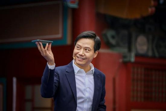 CEO "hài hước" nhất Trung Quốc: Vô tình đi thi đỗ thủ khoa, gây dựng đế chế tầm cỡ thế giới từ số 0- Ảnh 4.