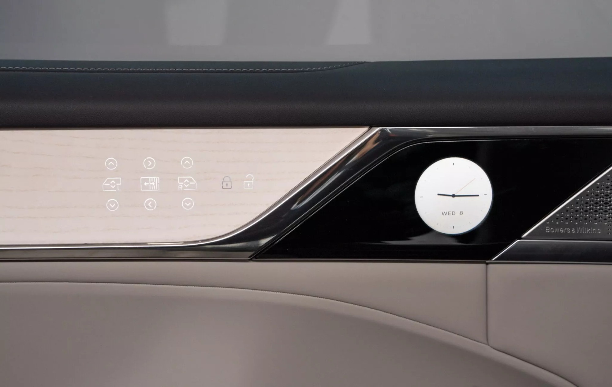 Volvo EM90 ra mắt: Nội thất biến được thành phòng chiếu phim, phòng ngủ, chạy 740 km/sạc, cạnh tranh Lexus LM- Ảnh 16. Volvo EM90 ra mắt: Nội thất biến được thành phòng chiếu phim, phòng ngủ, chạy 740 km/sạc, cạnh tranh Lexus LM- Ảnh 16.