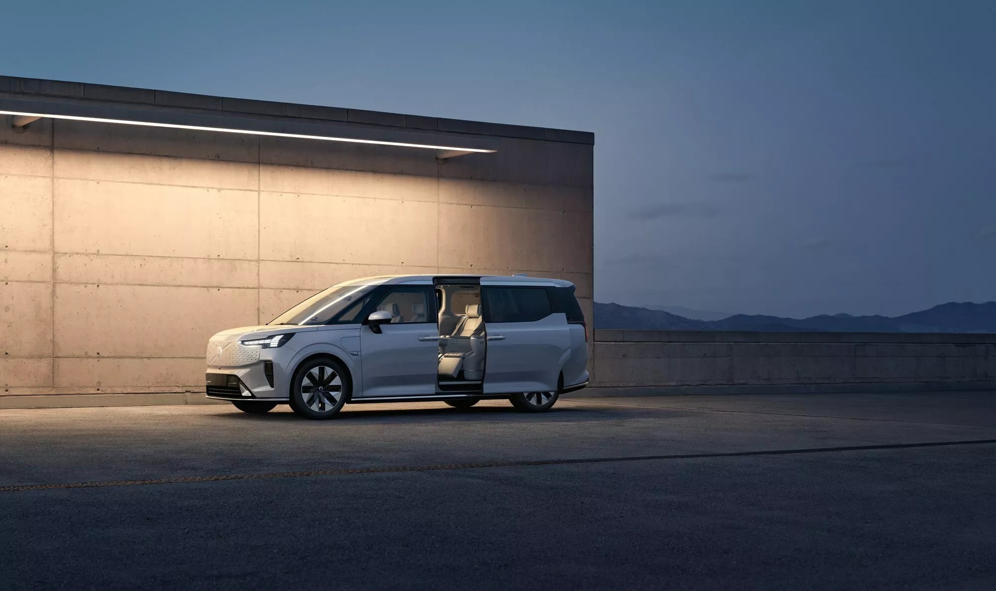 Volvo EM90 ra mắt: Nội thất biến được thành phòng chiếu phim, phòng ngủ, chạy 740 km/sạc, cạnh tranh Lexus LM- Ảnh 6. Volvo EM90 ra mắt: Nội thất biến được thành phòng chiếu phim, phòng ngủ, chạy 740 km/sạc, cạnh tranh Lexus LM- Ảnh 6.