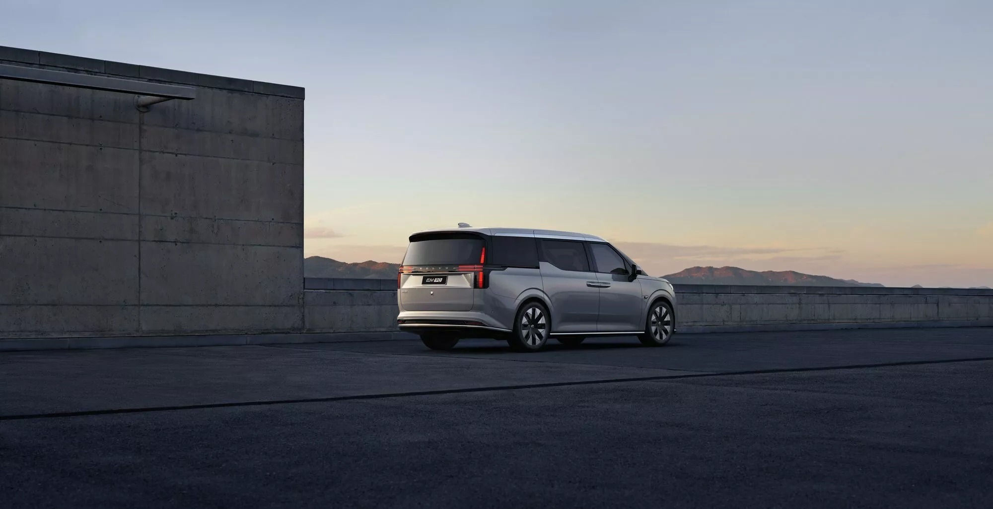 Volvo EM90 ra mắt: Nội thất biến được thành phòng chiếu phim, phòng ngủ, chạy 740 km/sạc, cạnh tranh Lexus LM- Ảnh 8. Volvo EM90 ra mắt: Nội thất biến được thành phòng chiếu phim, phòng ngủ, chạy 740 km/sạc, cạnh tranh Lexus LM- Ảnh 8.