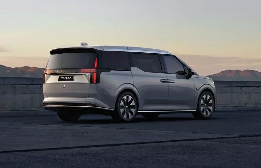 Volvo EM90 ra mắt: Nội thất biến được thành phòng chiếu phim, phòng ngủ, chạy 740 km/sạc, cạnh tranh Lexus LM- Ảnh 2. Volvo EM90 ra mắt: Nội thất biến được thành phòng chiếu phim, phòng ngủ, chạy 740 km/sạc, cạnh tranh Lexus LM- Ảnh 2.