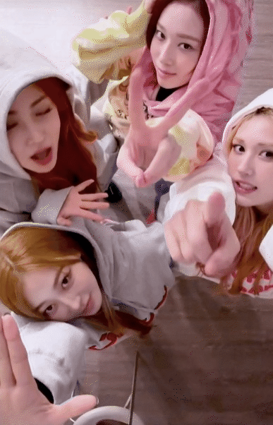 Tổ hợp visual SM - YG - HYBE hội tụ: Dàn gái xinh gen 4 chơi cùng nhau khiến fan nữ rất yêu!- Ảnh 4. Tổ hợp visual SM - YG - HYBE hội tụ: Dàn gái xinh gen 4 chơi cùng nhau khiến fan nữ rất yêu!- Ảnh 4.