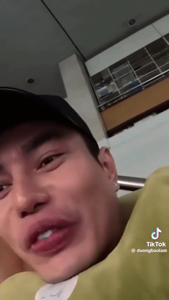 Bị nhầm là Noo Phước Thịnh - Sơn Tùng giữa sân bay, Lê Dương Bảo Lâm cười ngượng chốt hạ 1 câu ngỡ ngàng - Ảnh 3. Bị nhầm là Noo Phước Thịnh - Sơn Tùng giữa sân bay, Lê Dương Bảo Lâm cười ngượng chốt hạ 1 câu ngỡ ngàng - Ảnh 3.