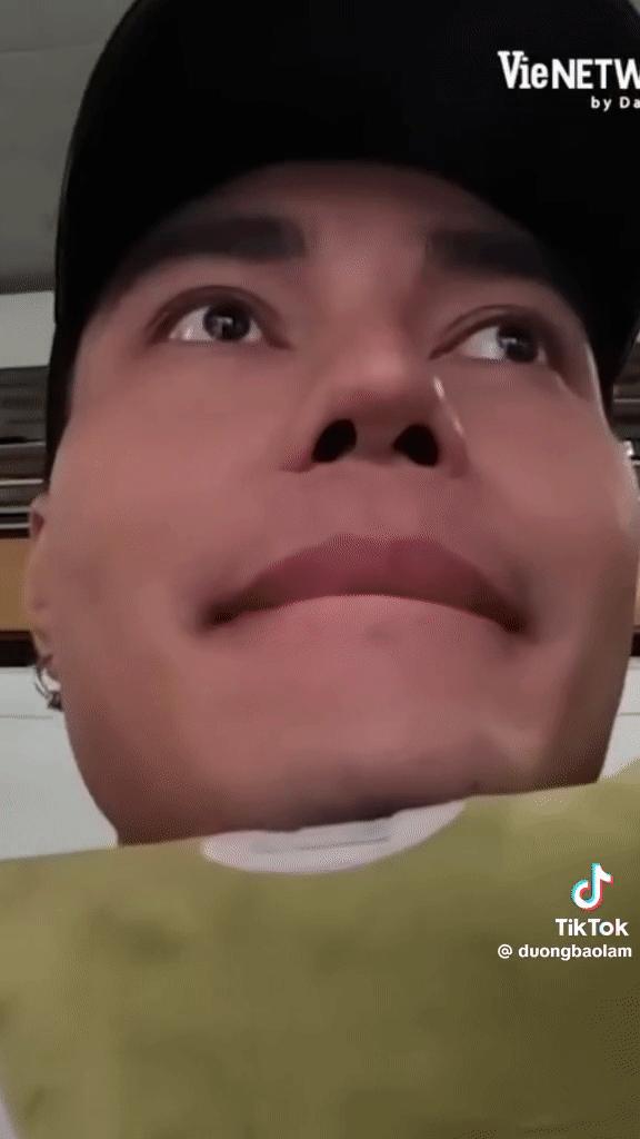 Bị nhầm là Noo Phước Thịnh - Sơn Tùng giữa sân bay, Lê Dương Bảo Lâm cười ngượng chốt hạ 1 câu ngỡ ngàng - Ảnh 2. Bị nhầm là Noo Phước Thịnh - Sơn Tùng giữa sân bay, Lê Dương Bảo Lâm cười ngượng chốt hạ 1 câu ngỡ ngàng - Ảnh 2.