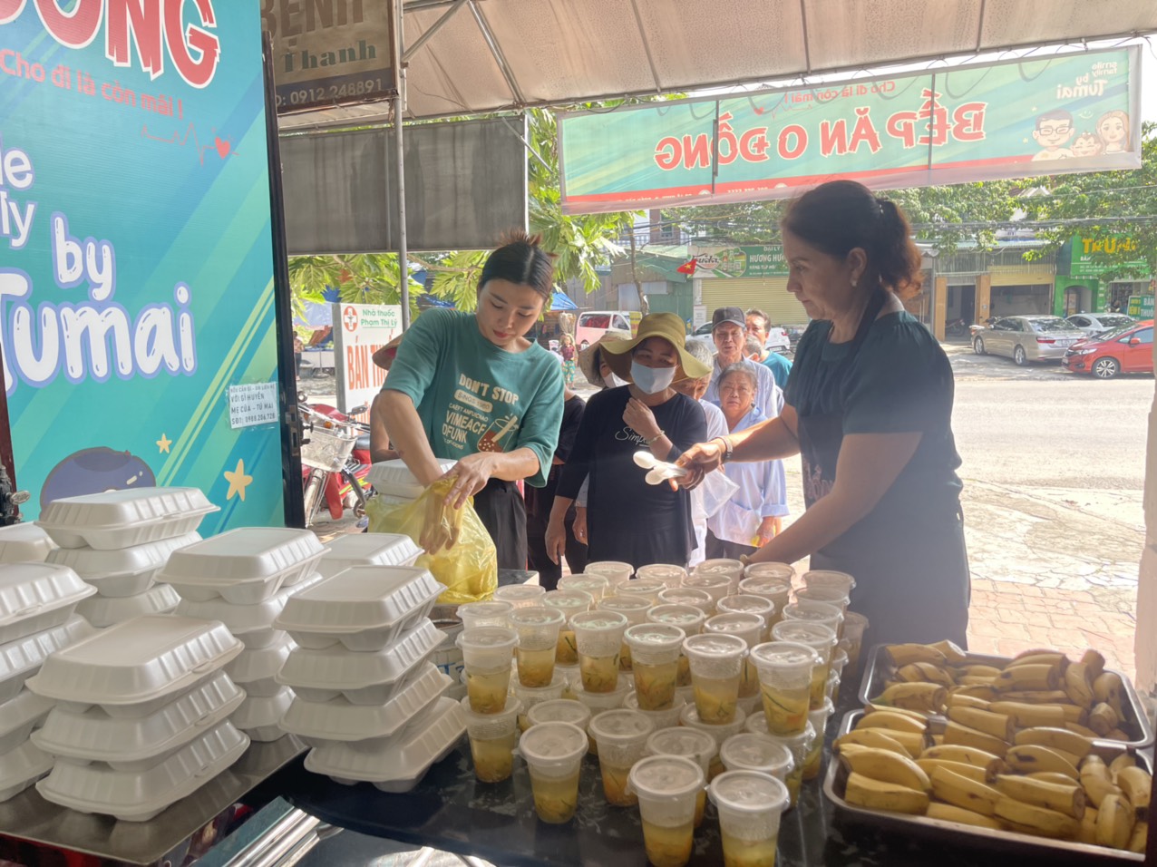 Vợ chồng hot TikToker xứ Nghệ chi 70 triệu mỗi tháng mở “Bếp ăn 0 đồng” giúp đỡ bệnh nhân có hoàn cảnh khó khăn- Ảnh 4.