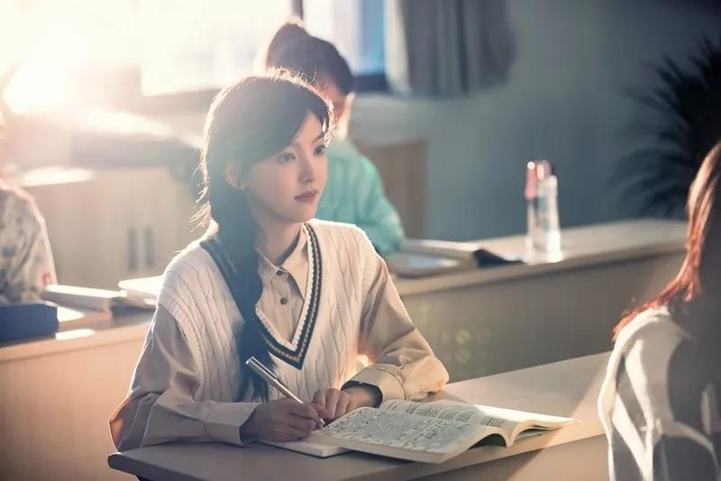 Nàng thơ Hoa ngữ đình đám từng "gây bão" năm 2018 nhờ một bức ảnh, nửa thập kỷ trôi qua mà nhan sắc không đổi- Ảnh 8.
