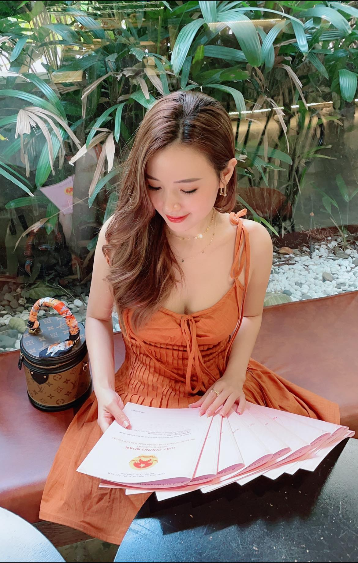 "Thần tiên tỷ tỷ" Vbiz lận đận tình duyên nhưng là "trùm" bất động sản, tặng em trai quà cưới sương sương 2 sổ đỏ- Ảnh 3. "Thần tiên tỷ tỷ" Vbiz lận đận tình duyên nhưng là "trùm" bất động sản, tặng em trai quà cưới sương sương 2 sổ đỏ- Ảnh 3.