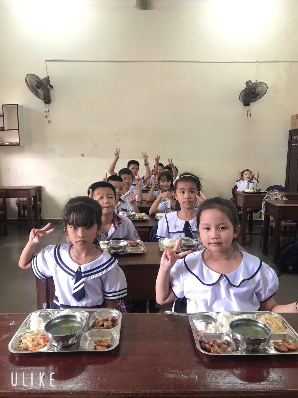 Suất cơm 15 NGHÌN ĐỒNG của một trường tiểu học công lập vừa ngon vừa rẻ, nghe chia sẻ của phụ huynh càng bất ngờ- Ảnh 2.