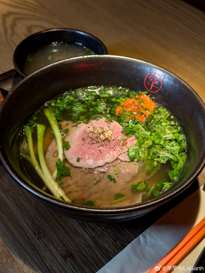 Giữa lúc vướng lùm xùm hát nhép, quán phở của Chi Pu tại Trung Quốc bây giờ thế nào?- Ảnh 8. Giữa lúc vướng lùm xùm hát nhép, quán phở của Chi Pu tại Trung Quốc bây giờ thế nào?- Ảnh 8.