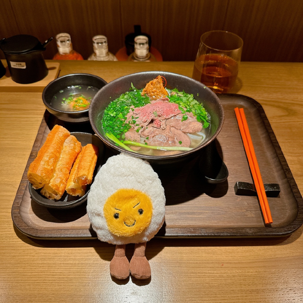 Giữa lúc vướng lùm xùm hát nhép, quán phở của Chi Pu tại Trung Quốc bây giờ thế nào?- Ảnh 5. Giữa lúc vướng lùm xùm hát nhép, quán phở của Chi Pu tại Trung Quốc bây giờ thế nào?- Ảnh 5.