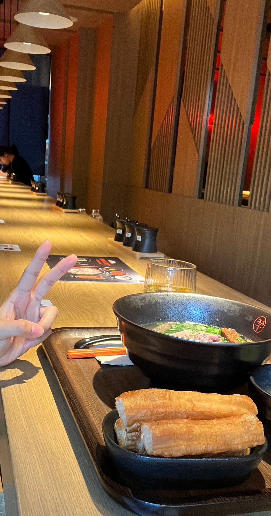 Giữa lúc vướng lùm xùm hát nhép, quán phở của Chi Pu tại Trung Quốc bây giờ thế nào?- Ảnh 3. Giữa lúc vướng lùm xùm hát nhép, quán phở của Chi Pu tại Trung Quốc bây giờ thế nào?- Ảnh 3.