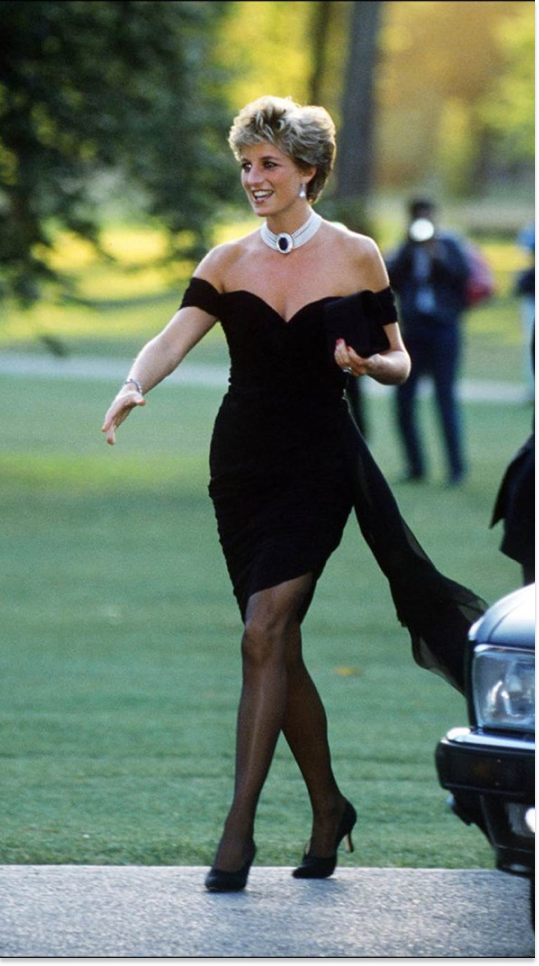 Những bộ "váy báo thù" xứng đáng đi vào sách mẫu, outfit của công nương Diana đứng đầu bảng- Ảnh 2. Những bộ "váy báo thù" xứng đáng đi vào sách mẫu, outfit của công nương Diana đứng đầu bảng- Ảnh 2.