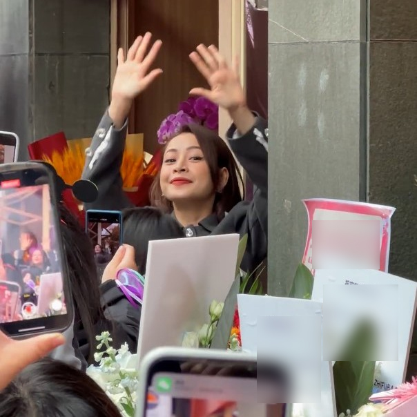 Giữa lúc vướng lùm xùm hát nhép, quán phở của Chi Pu tại Trung Quốc bây giờ thế nào?- Ảnh 2. Giữa lúc vướng lùm xùm hát nhép, quán phở của Chi Pu tại Trung Quốc bây giờ thế nào?- Ảnh 2.