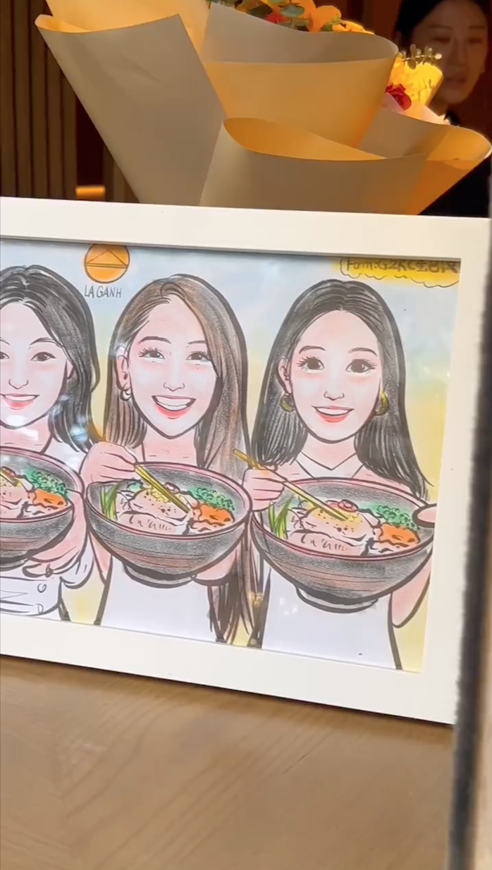 Giữa lúc vướng lùm xùm hát nhép, quán phở của Chi Pu tại Trung Quốc bây giờ thế nào?- Ảnh 12. Giữa lúc vướng lùm xùm hát nhép, quán phở của Chi Pu tại Trung Quốc bây giờ thế nào?- Ảnh 12.