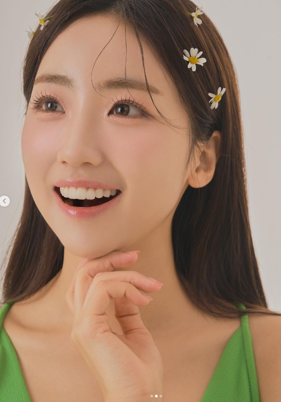 Faker lại "gieo sầu" cho gái xinh, cận cảnh nhan sắc của nữ MC bị "phũ"- Ảnh 5.