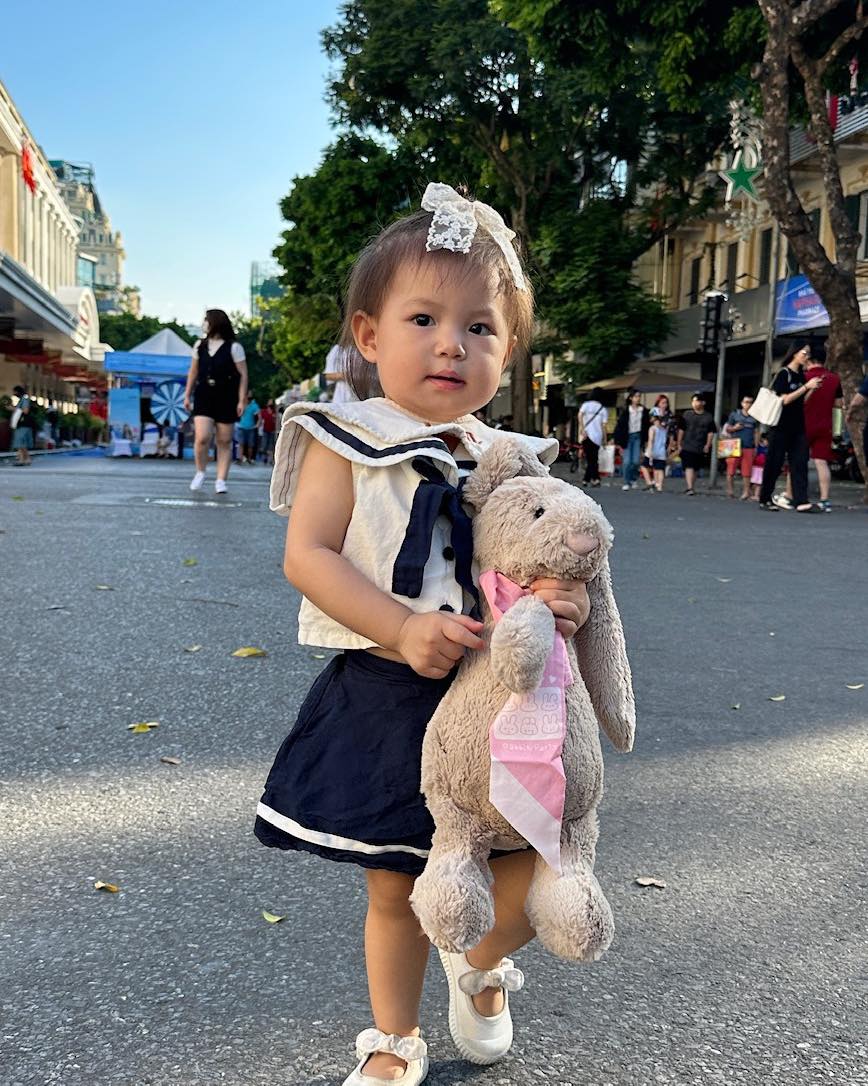 "Idol 1 tuổi rưỡi" Pam Yêu Ơi tạo trend với chú thỏ tai dài, dân tình lập tức đua nhau lùng mua theo- Ảnh 5.
