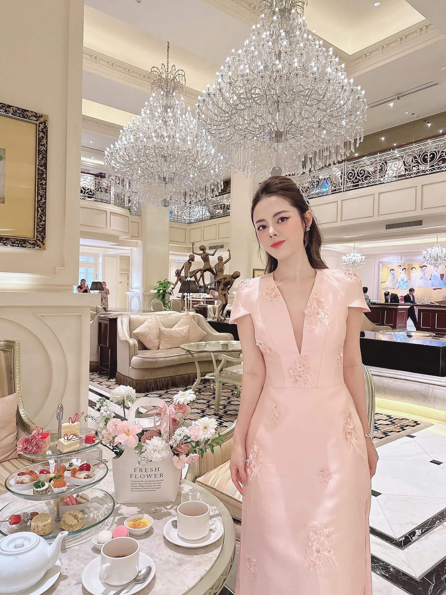 Xu hướng áo dài cách tân Tết 2024 tập trung vào một chi tiết cách điệu- Ảnh 19.