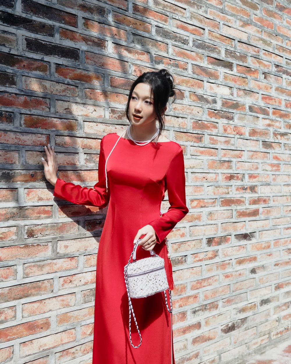 Xu hướng áo dài cách tân Tết 2024 tập trung vào một chi tiết cách điệu- Ảnh 2.