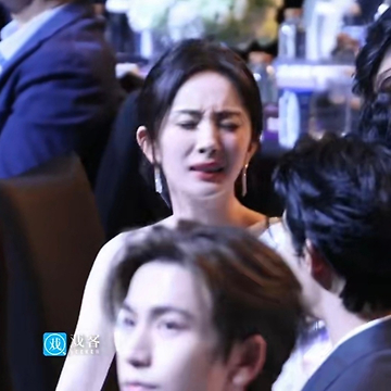 "Thánh meme" Dương Mịch: Lên hot search trong đêm vì tái hiện màn biểu cảm ngỡ ngàng bên Angelababy- Ảnh 3.