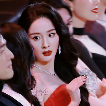 "Thánh meme" Dương Mịch: Lên hot search trong đêm vì tái hiện màn biểu cảm ngỡ ngàng bên Angelababy- Ảnh 8.