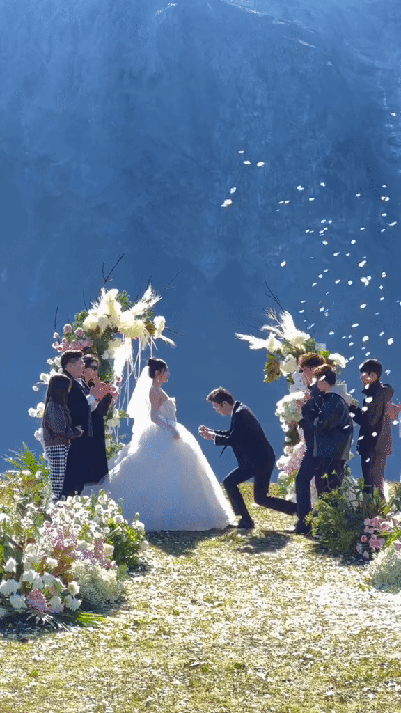 Mỹ nam TikTok cầu hôn bạn gái lãng mạn: "Anh đứng ở ngọn núi tuyết cầu hôn, cao hơn vạn vật, chỉ thấp với em"- Ảnh 1.