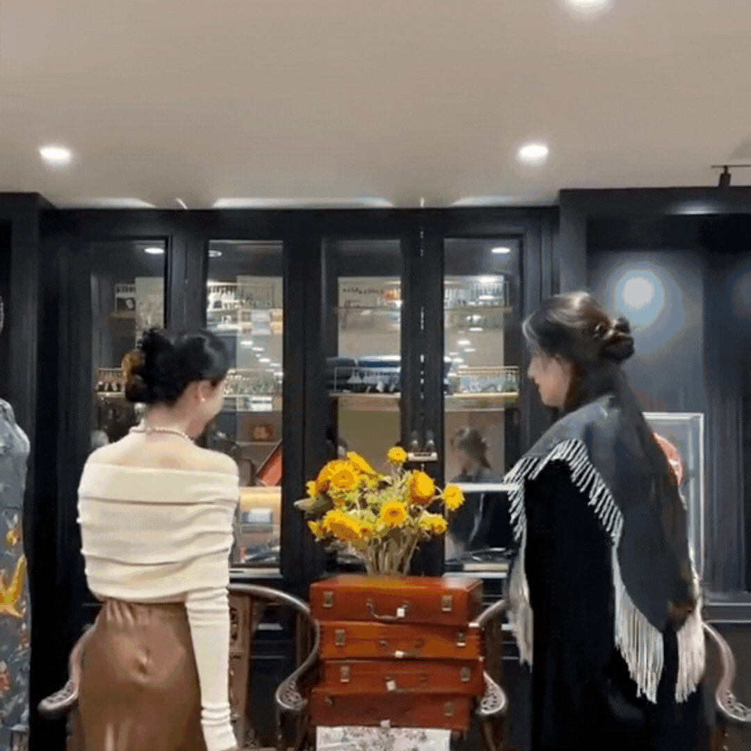 Phú bà tuổi 30: Cuộc sống như mơ, được chồng tặng toàn đồ quý giá, con gái 2 tuổi đã có của hồi môn- Ảnh 9. Phú bà tuổi 30: Cuộc sống như mơ, được chồng tặng toàn đồ quý giá, con gái 2 tuổi đã có của hồi môn- Ảnh 9.