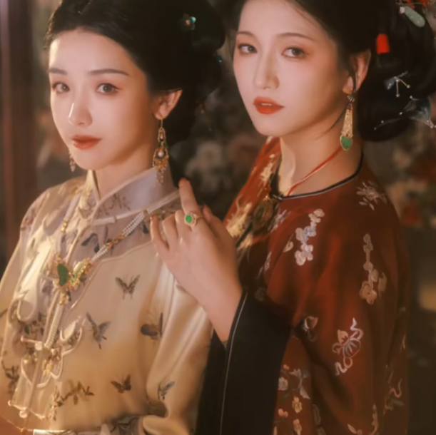 Phú bà tuổi 30: Cuộc sống như mơ, được chồng tặng toàn đồ quý giá, con gái 2 tuổi đã có của hồi môn- Ảnh 12. Phú bà tuổi 30: Cuộc sống như mơ, được chồng tặng toàn đồ quý giá, con gái 2 tuổi đã có của hồi môn- Ảnh 12.