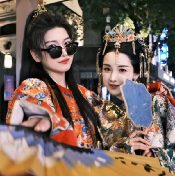 Phú bà tuổi 30: Cuộc sống như mơ, được chồng tặng toàn đồ quý giá, con gái 2 tuổi đã có của hồi môn- Ảnh 5. Phú bà tuổi 30: Cuộc sống như mơ, được chồng tặng toàn đồ quý giá, con gái 2 tuổi đã có của hồi môn- Ảnh 5.